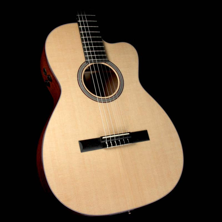 Used Martin 000C Nylon-String 12-Fret Acoustic Guitar Natural