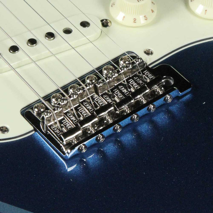 Fender FSR MIJ Traditional Series ‘50s Stratocaster Lake Placid Blue with Ice Blue Metallic Stripes