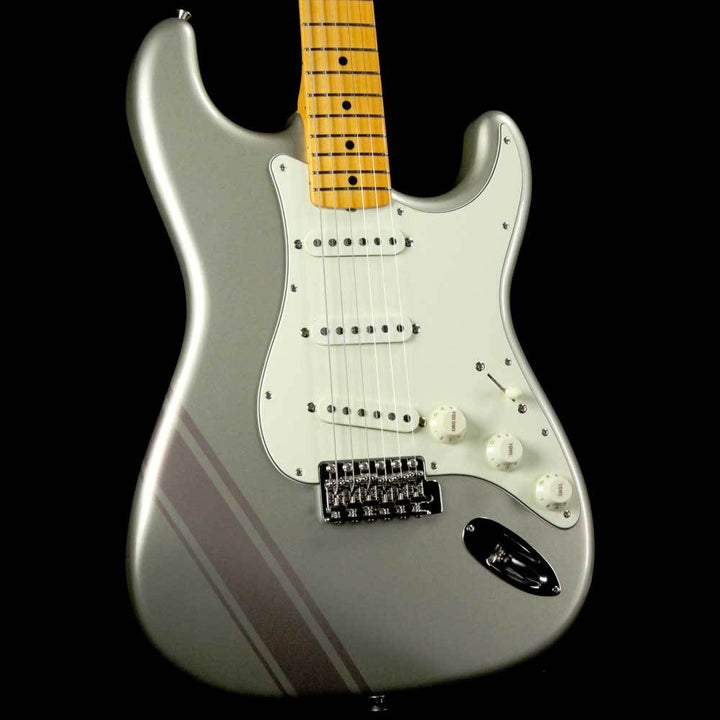 Fender FSR Made in Japan Traditional Series ‘50s Stratocaster Inca Silver with Shoreline Gold Racing Stripe